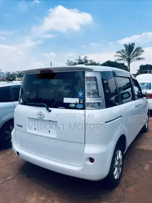 Toyota Sienta 2012 White