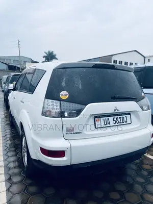 Mitsubishi Outlander 2012 White