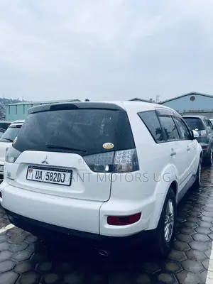 Mitsubishi Outlander 2012 White