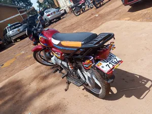 Bajaj Boxer 125 2022 Red