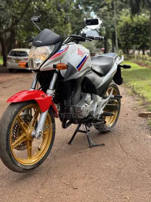 Honda CB 2015 White