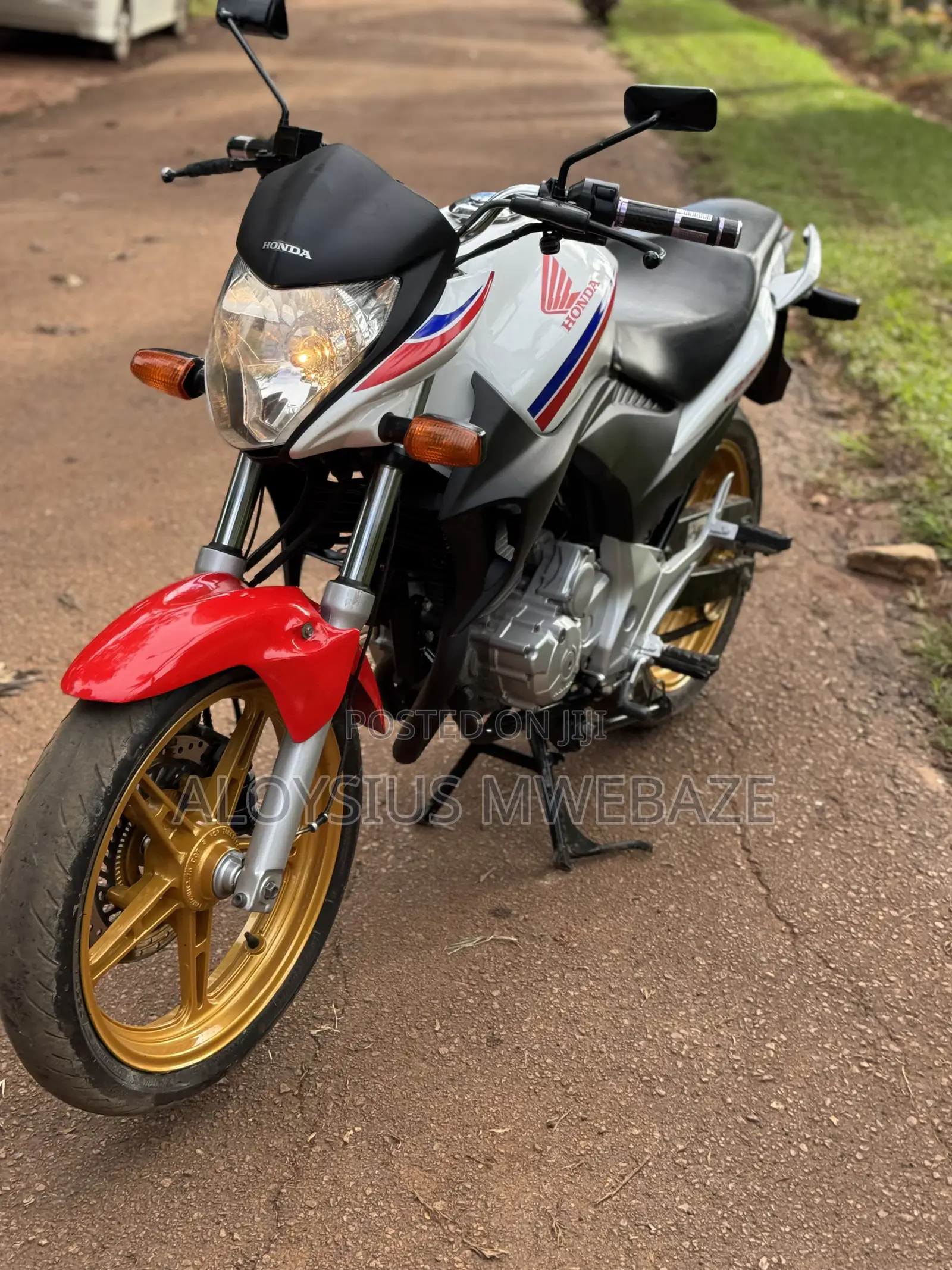 Honda CB 2015 White
