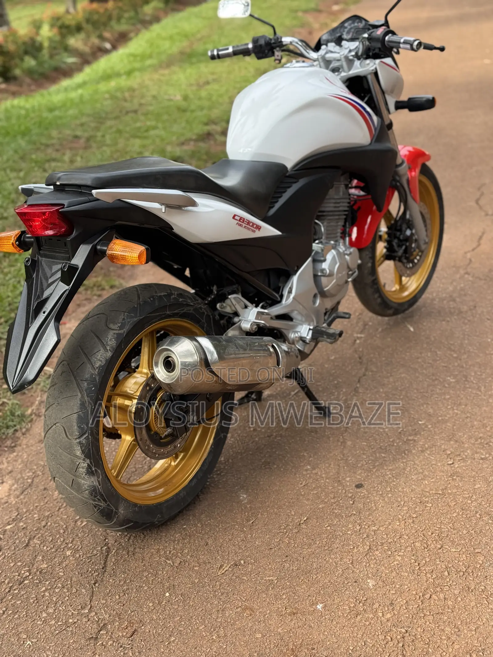Honda CB 2015 White