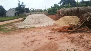 Lake Sand , Plasta, Clay Bricks, Aggregates, Marrum Etc