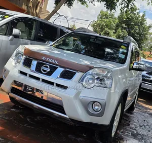 Nissan X-Trail 2.0 Petrol AWD 2013 White