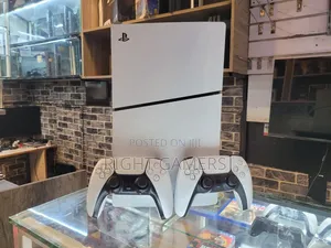 Ps5 Slim + 2 Controllers