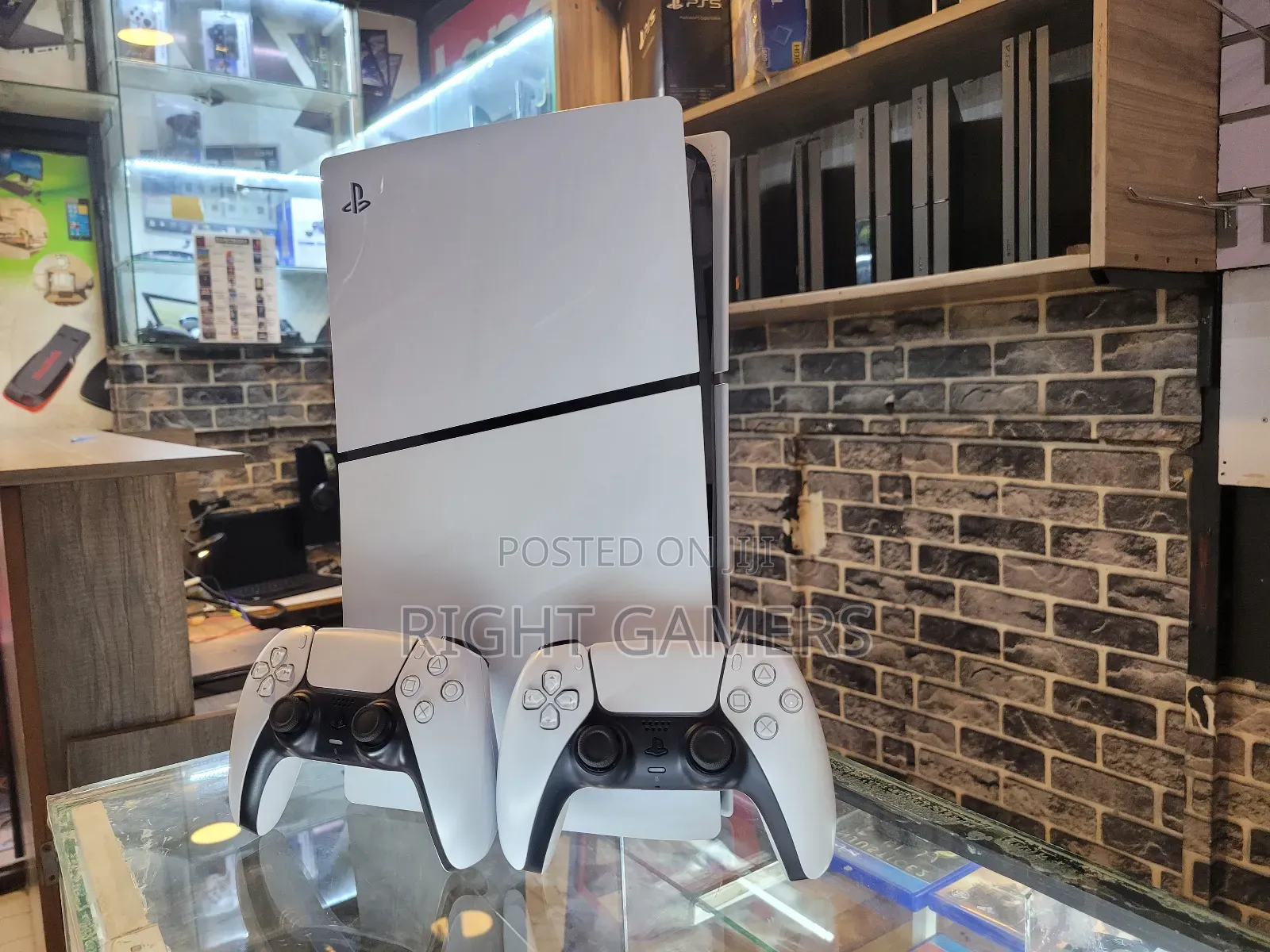 Ps5 Slim + 2 Controllers