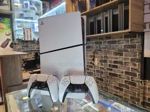 Ps5 Slim + 2 Controllers