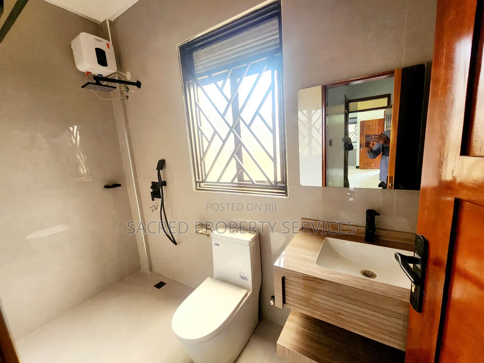 1bdrm Apartment in Kira Bulido Road for rent