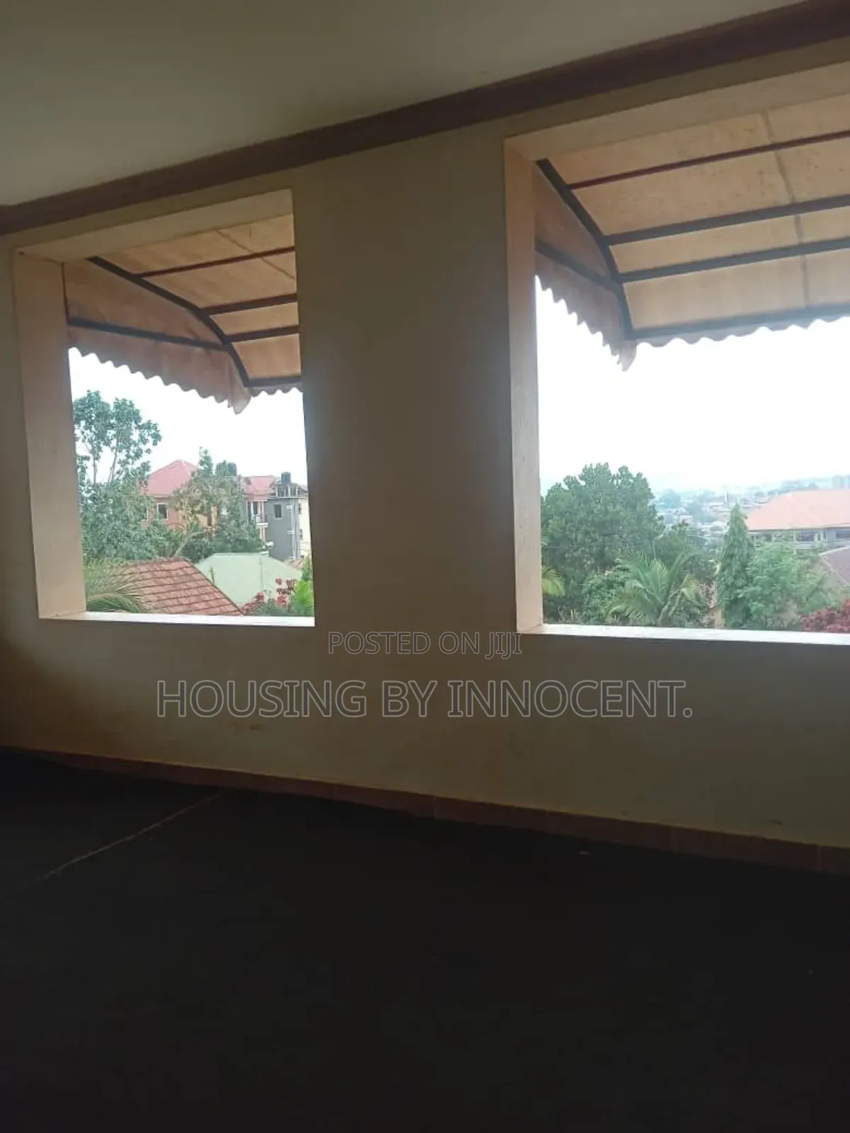 20bdrm Mansion in Nansana Kukasawe, Central Division for rent
