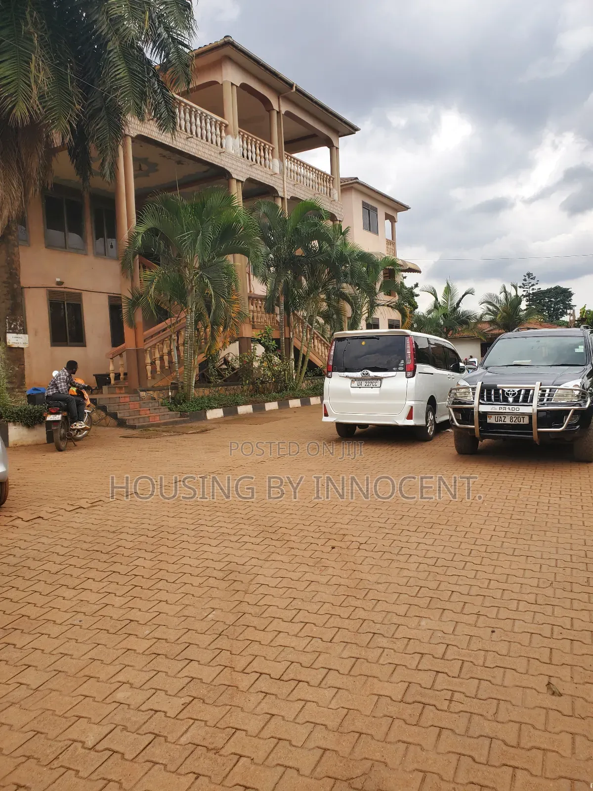 20bdrm Mansion in Nansana Kukasawe, Central Division for rent