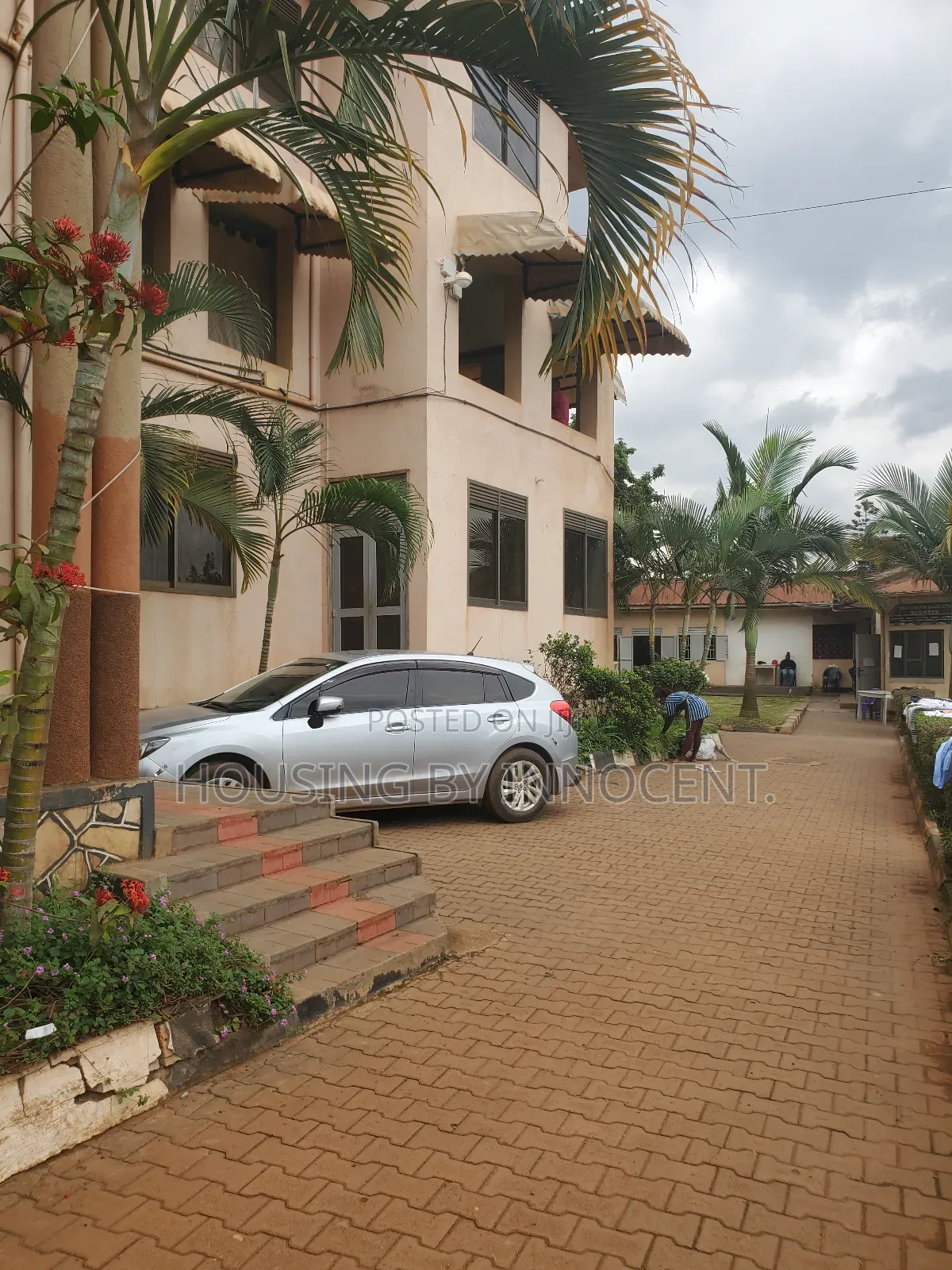 20bdrm Mansion in Nansana Kukasawe, Central Division for rent