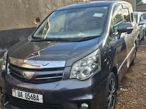 Toyota Noah 2011