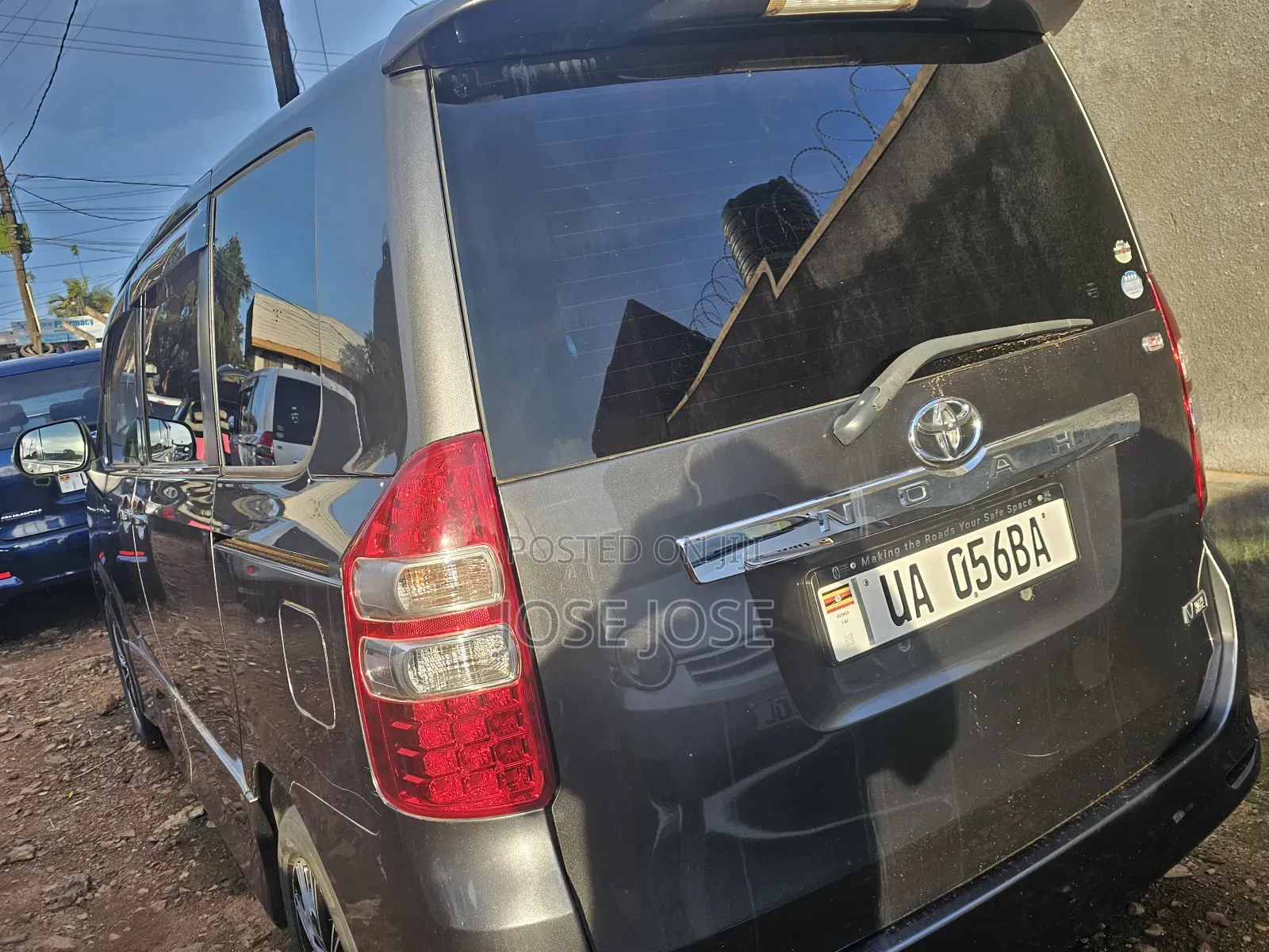 Toyota Noah 2011