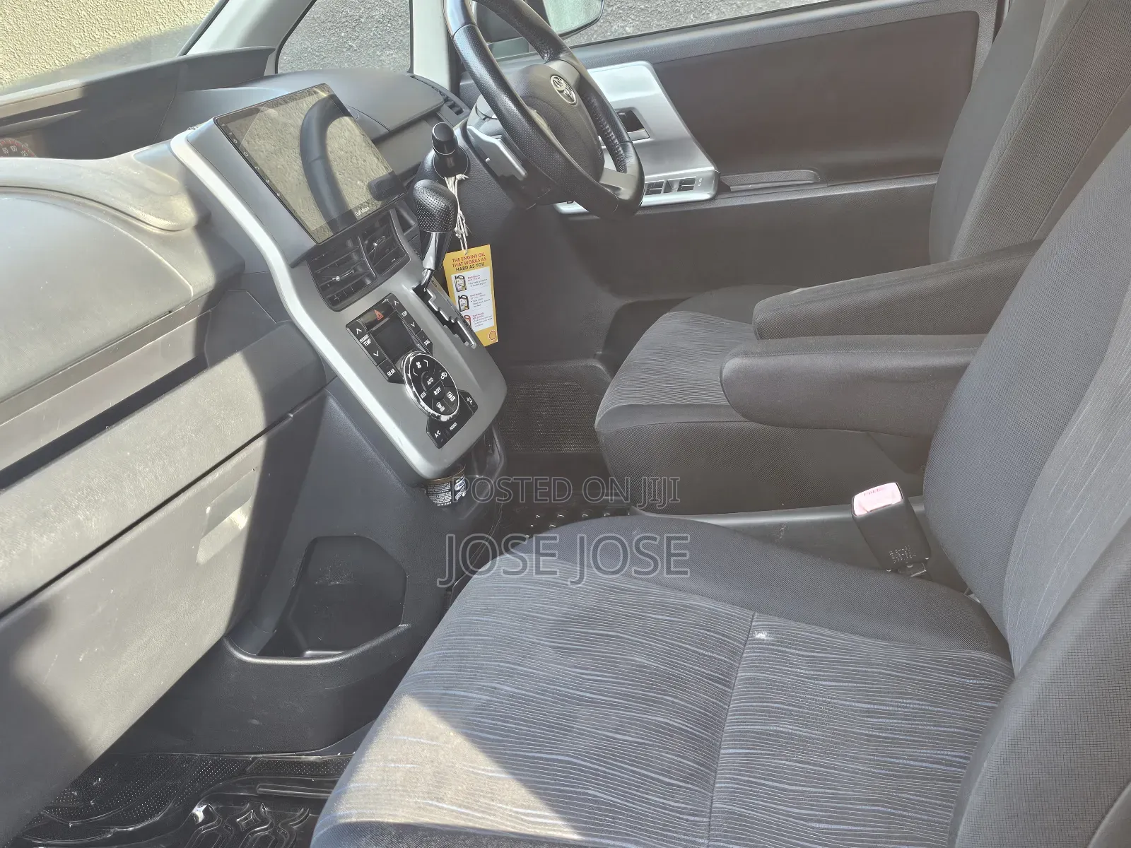 Toyota Noah 2011