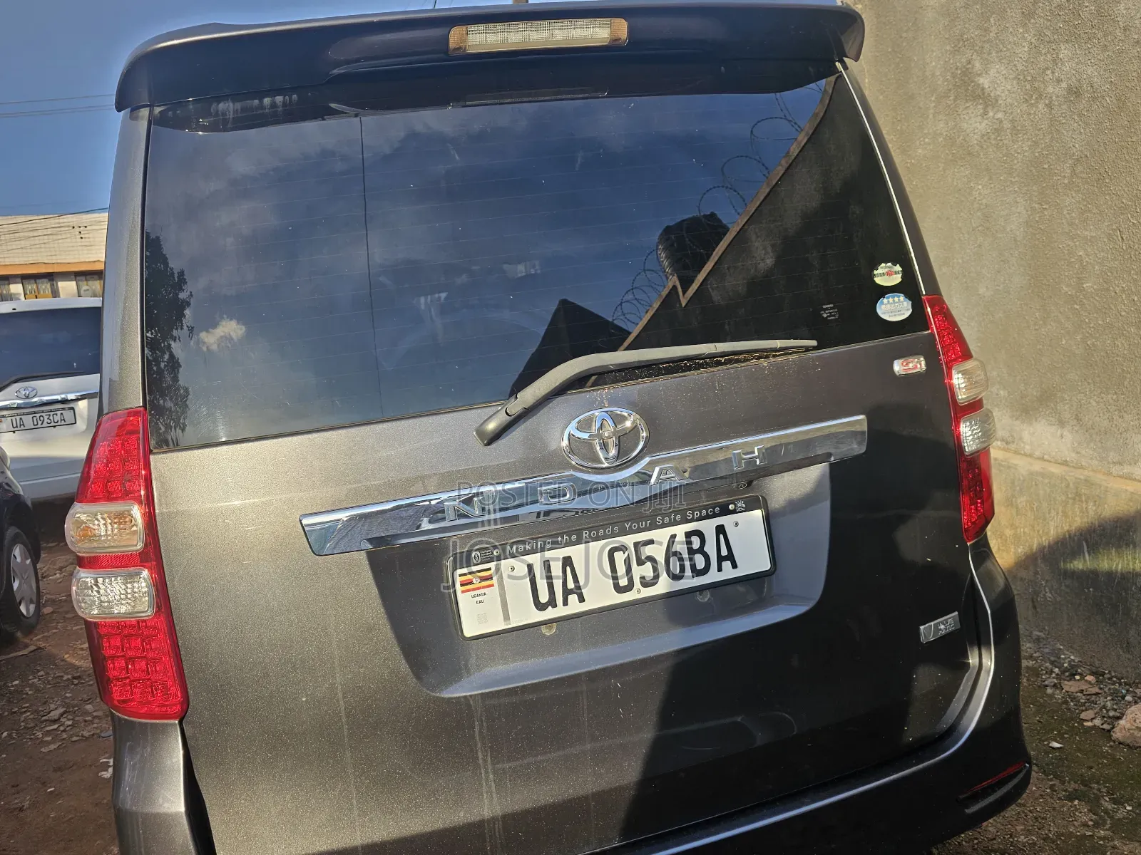 Toyota Noah 2011