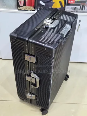 Non Zip Alminium Vip Travel Suitcase( Medium Size)