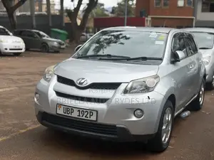 Toyota IST 2010 Silver