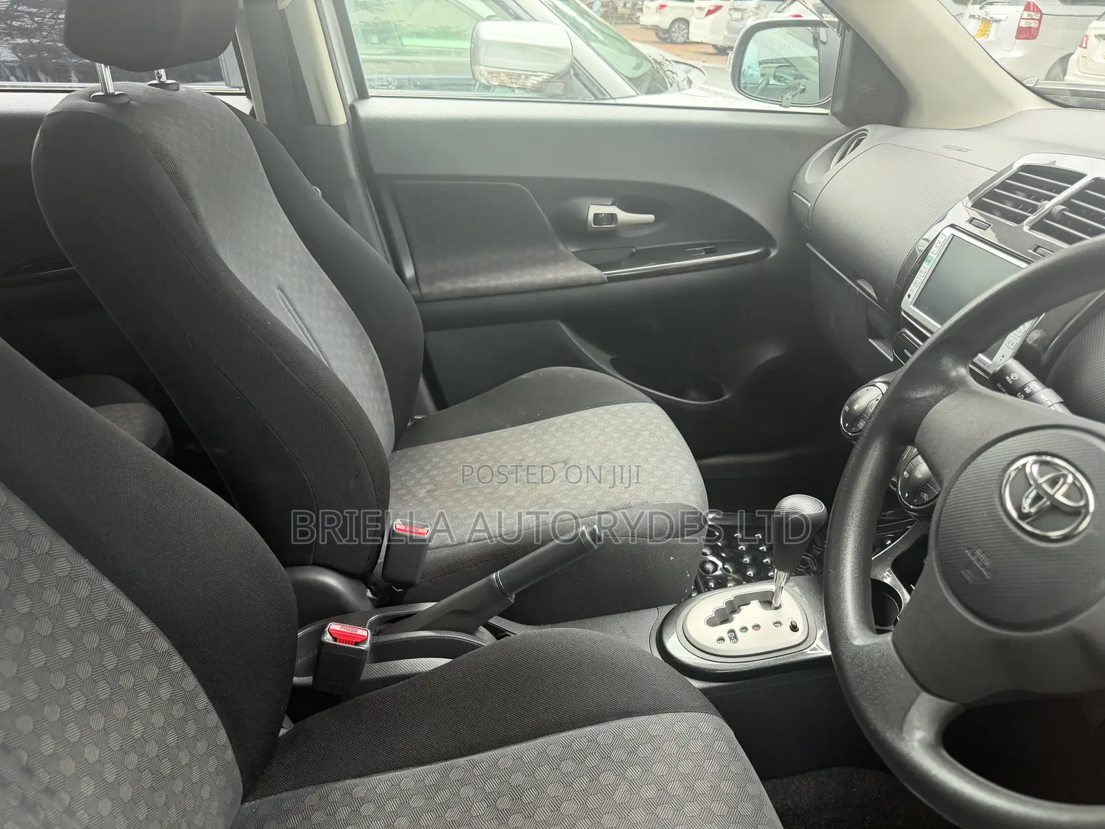 Toyota IST 2010 Silver
