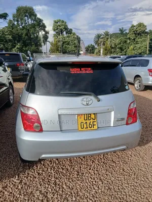 Toyota IST 2006 Silver