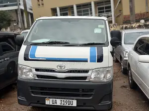 Toyota HiAce 2014 White