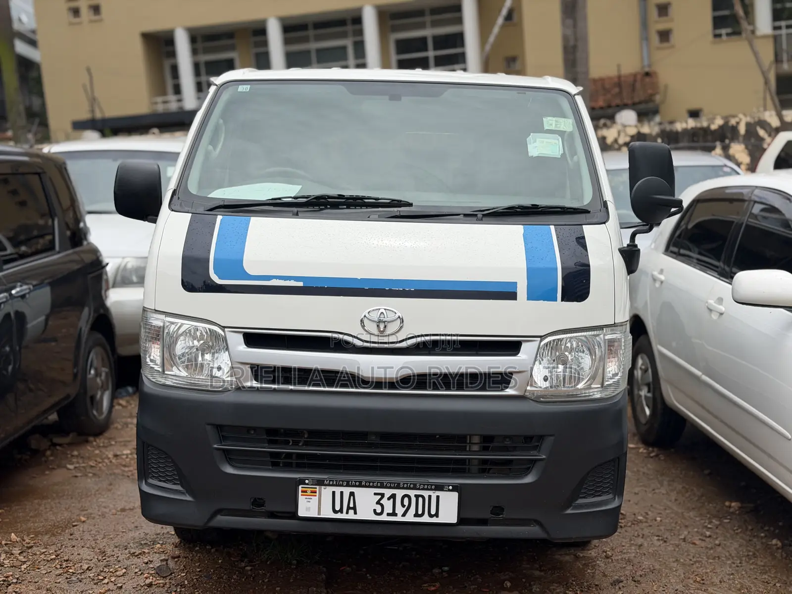 Toyota HiAce 2014 White