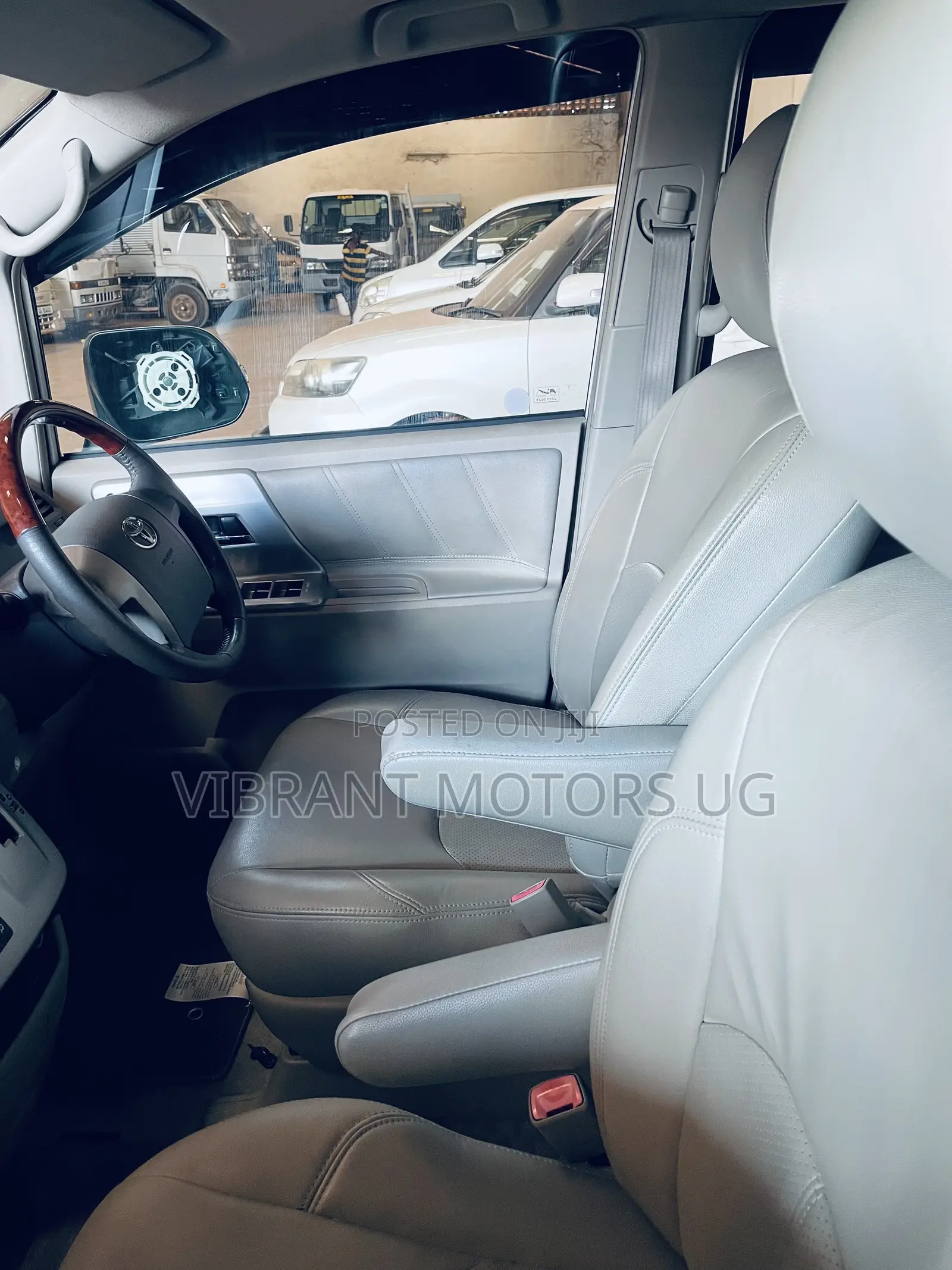 Toyota Noah 2011 White