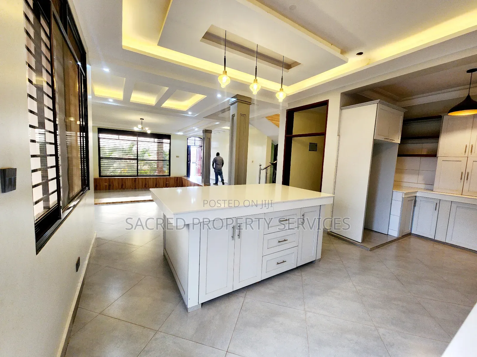6bdrm Townhouse/Terrace in Kira Mulawa for sale
