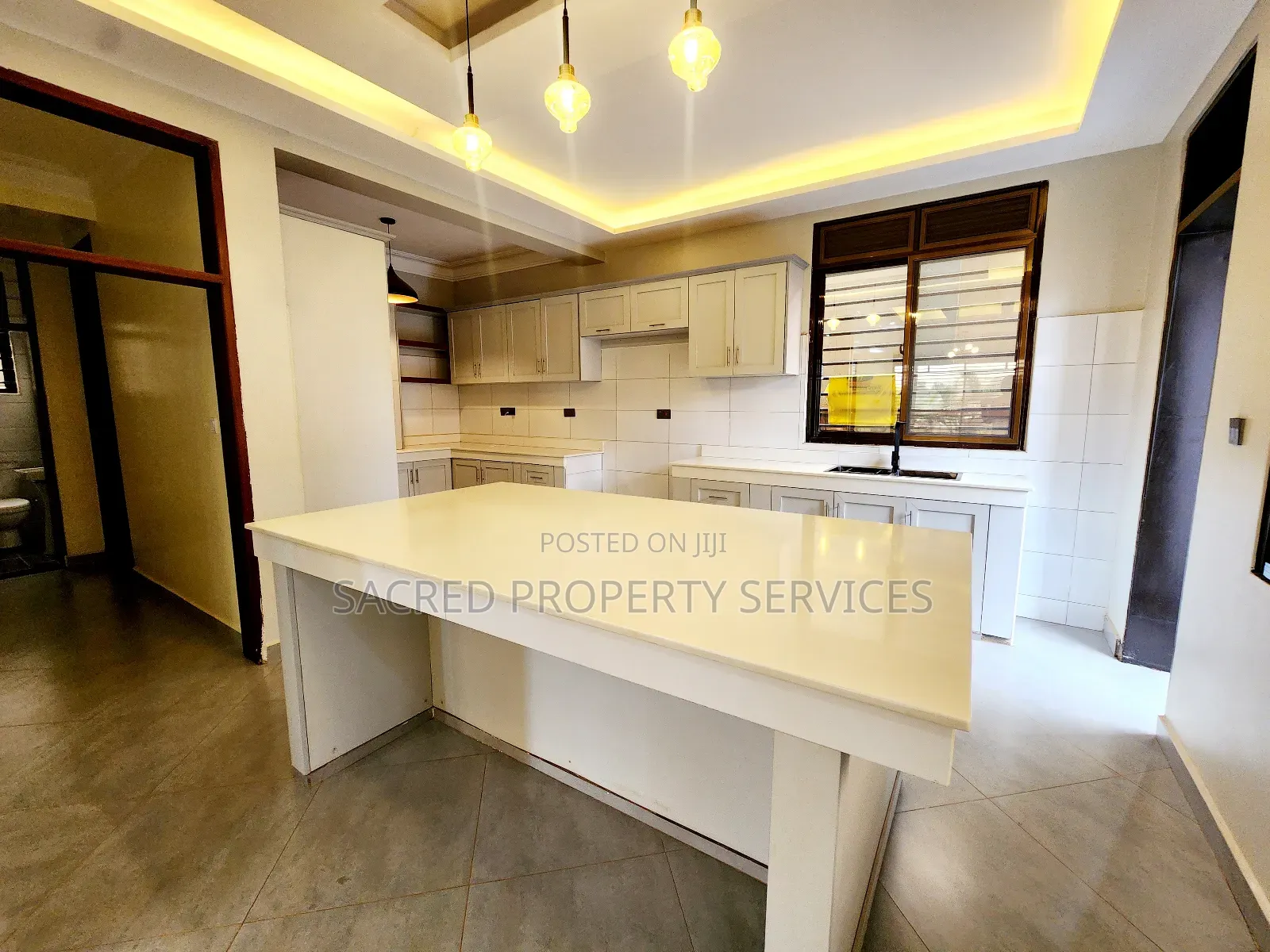 6bdrm Townhouse/Terrace in Kira Mulawa for sale