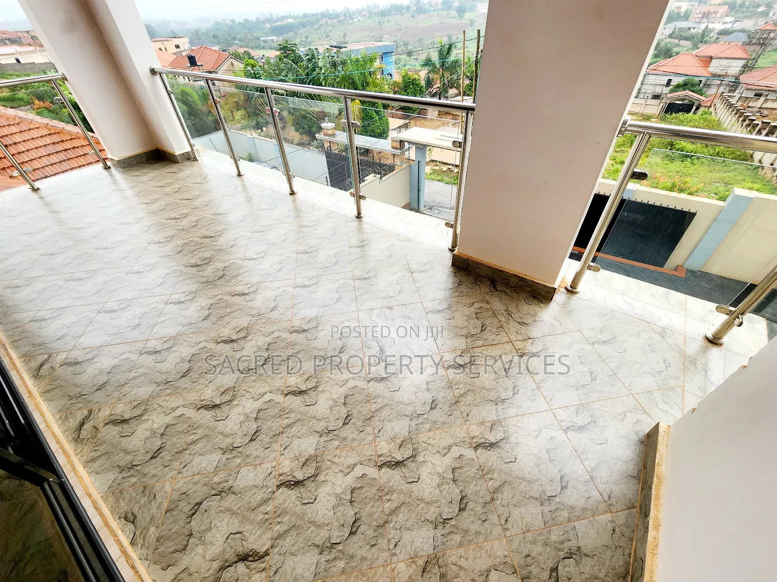 6bdrm Townhouse/Terrace in Kira Mulawa for sale