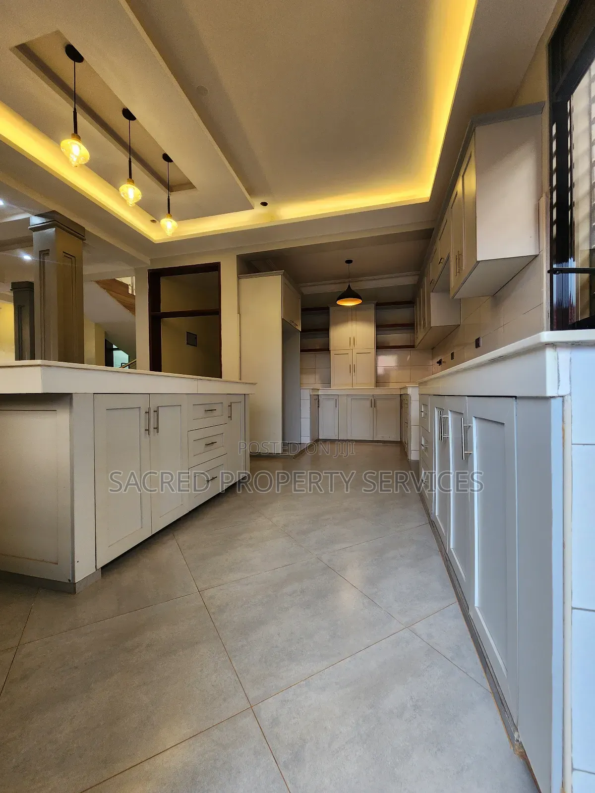 6bdrm Townhouse/Terrace in Kira Mulawa for sale