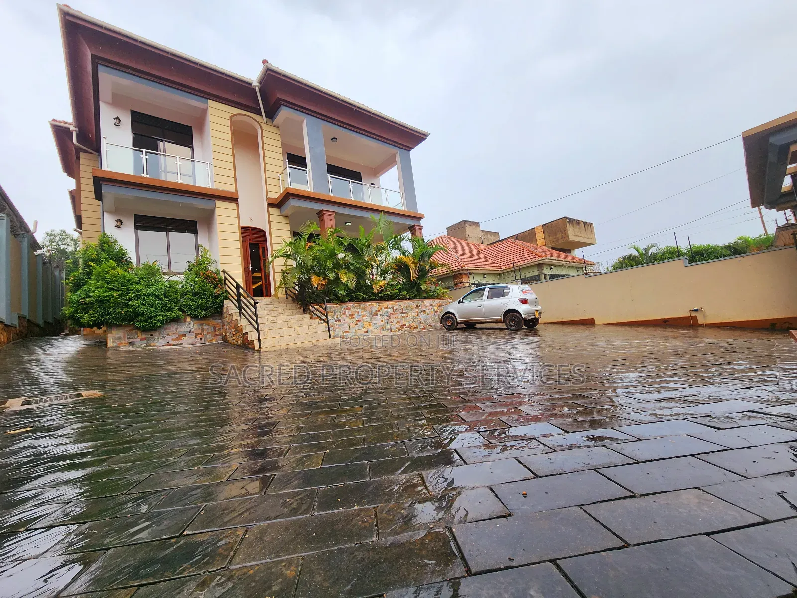 6bdrm Townhouse/Terrace in Kira Mulawa for sale