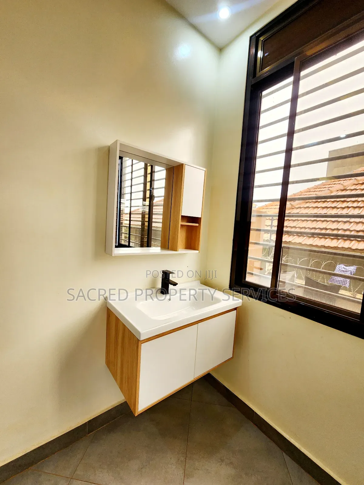 6bdrm Townhouse/Terrace in Kira Mulawa for sale