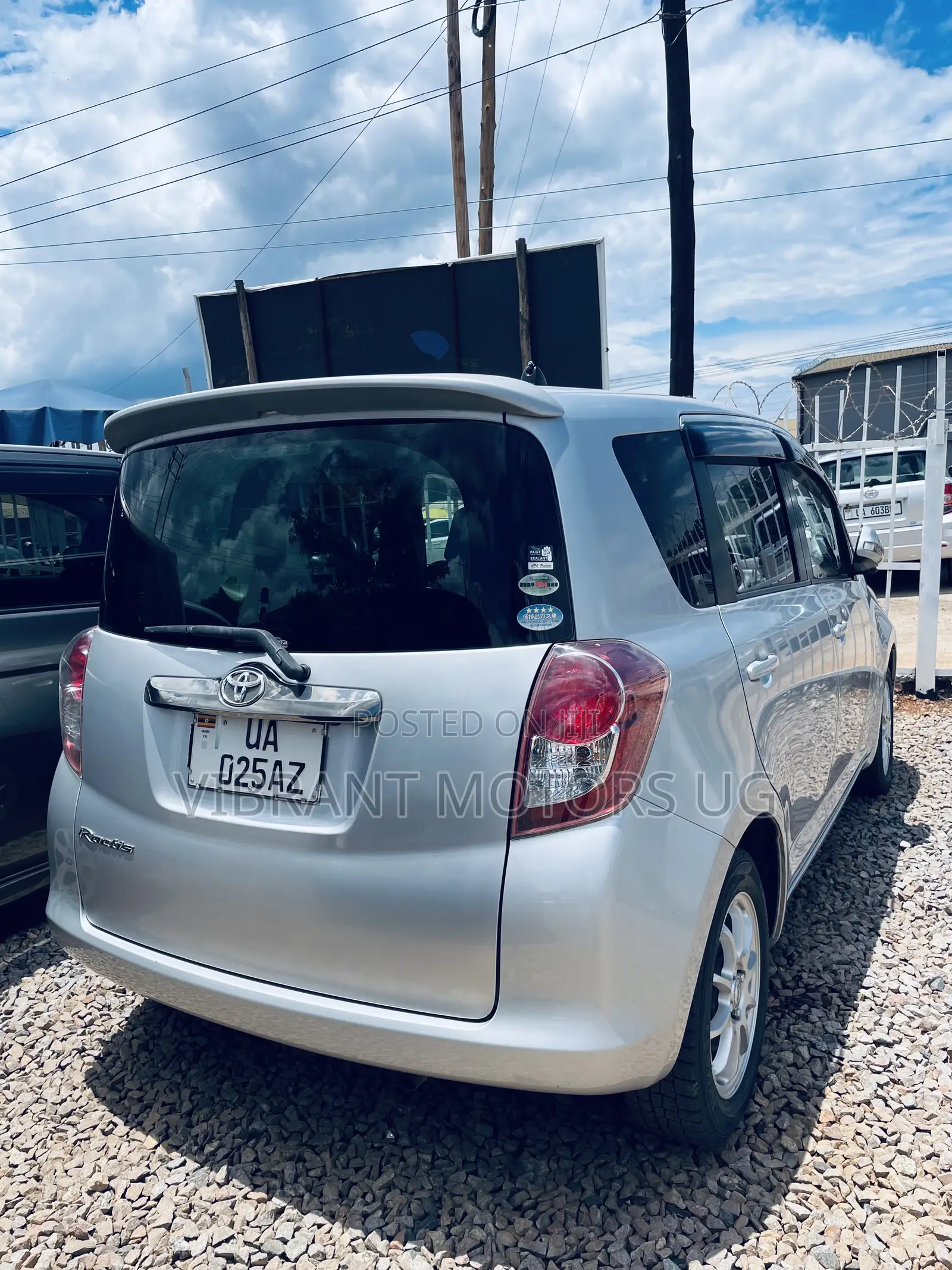 Toyota Ractis 2010 Silver
