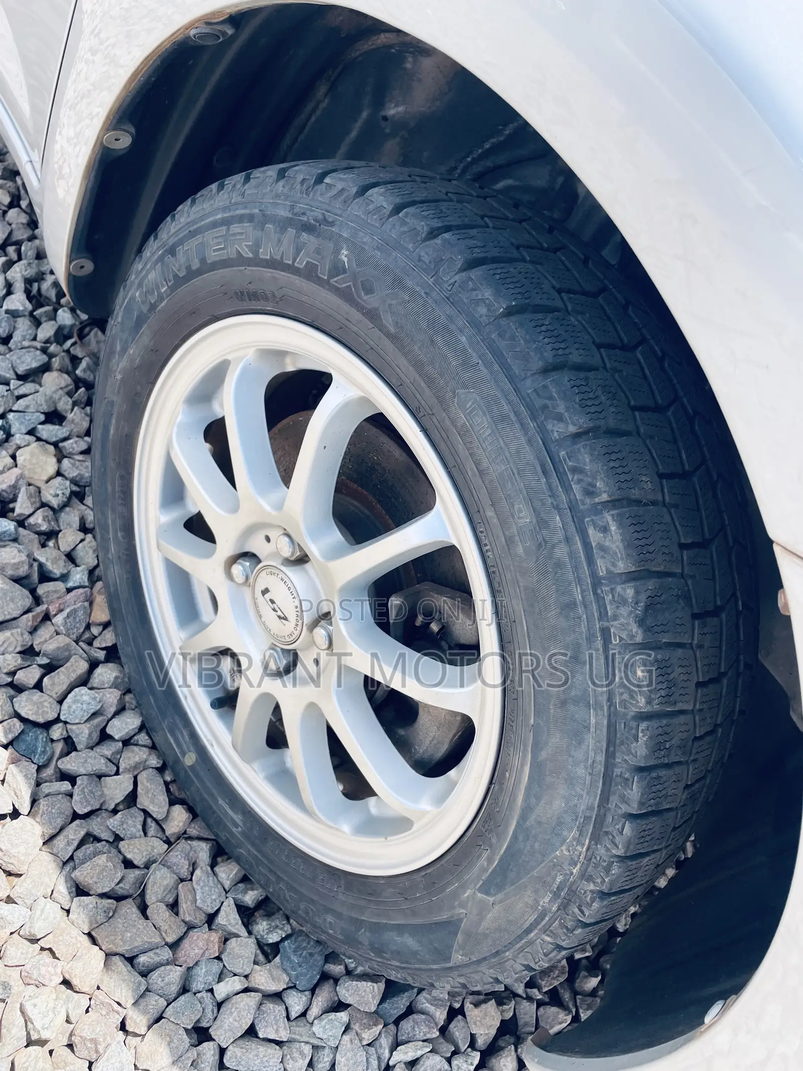 Toyota Ractis 2010 Silver