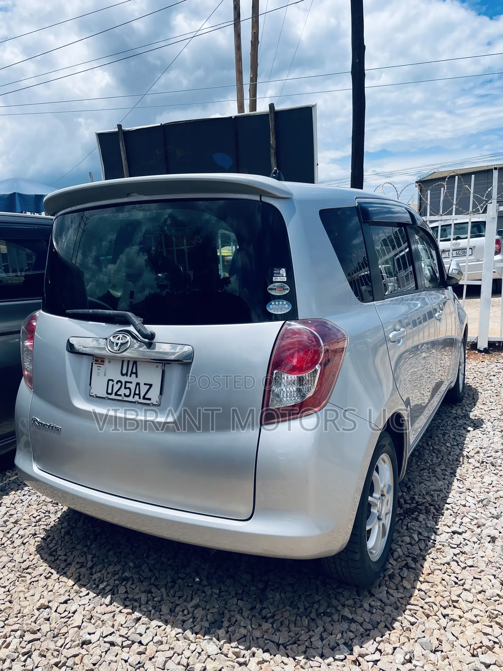 Toyota Ractis 2010 Silver