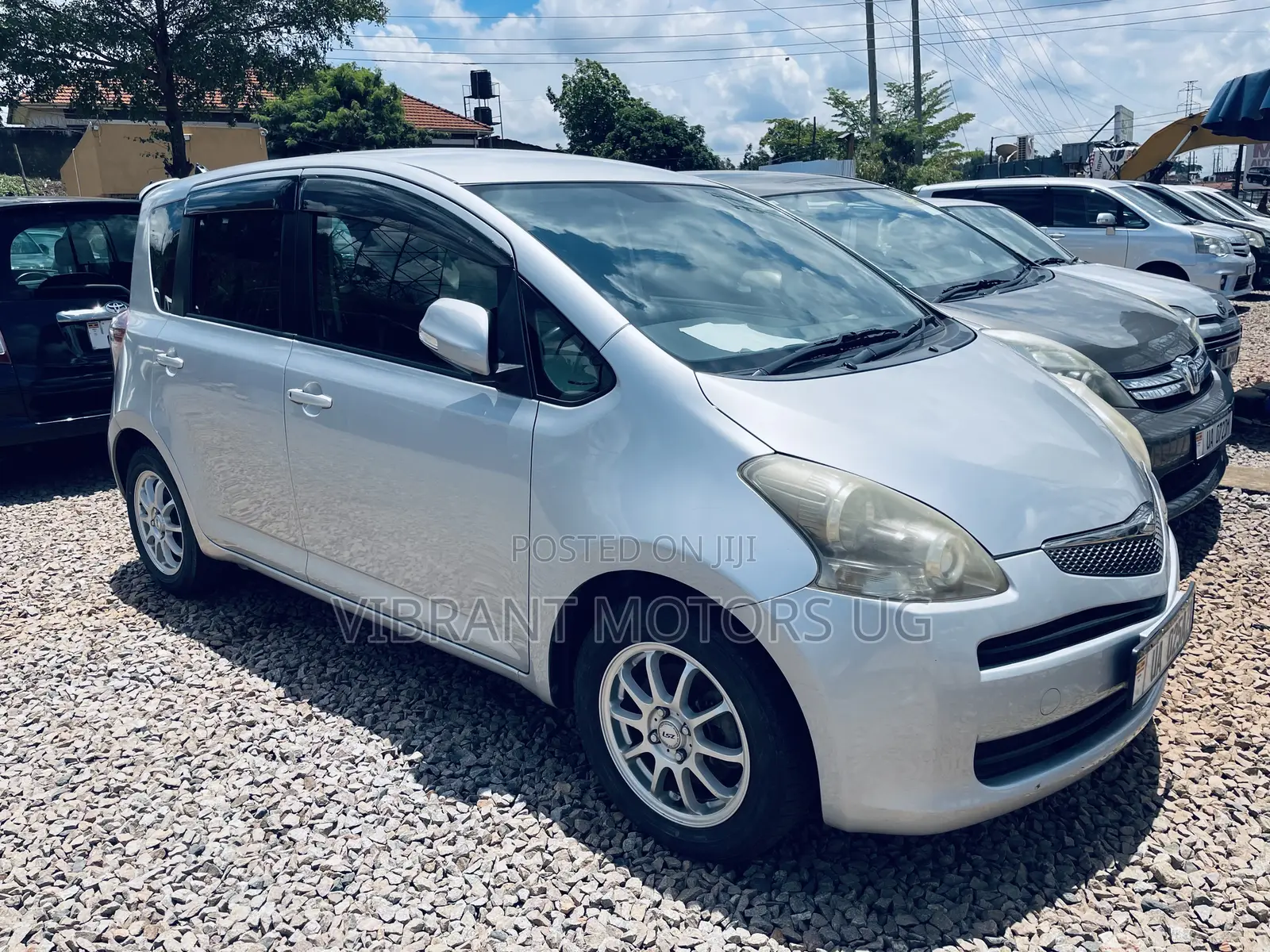 Toyota Ractis 2010 Silver