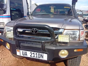 Toyota Hilux 2000 Gray