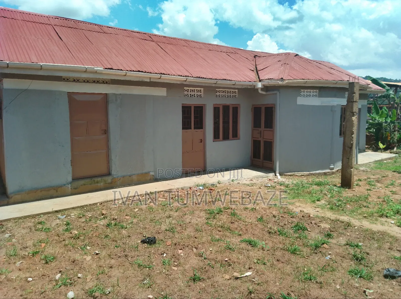 1bdrm Bungalow in Lweza Entebbe Road, Central Division for rent