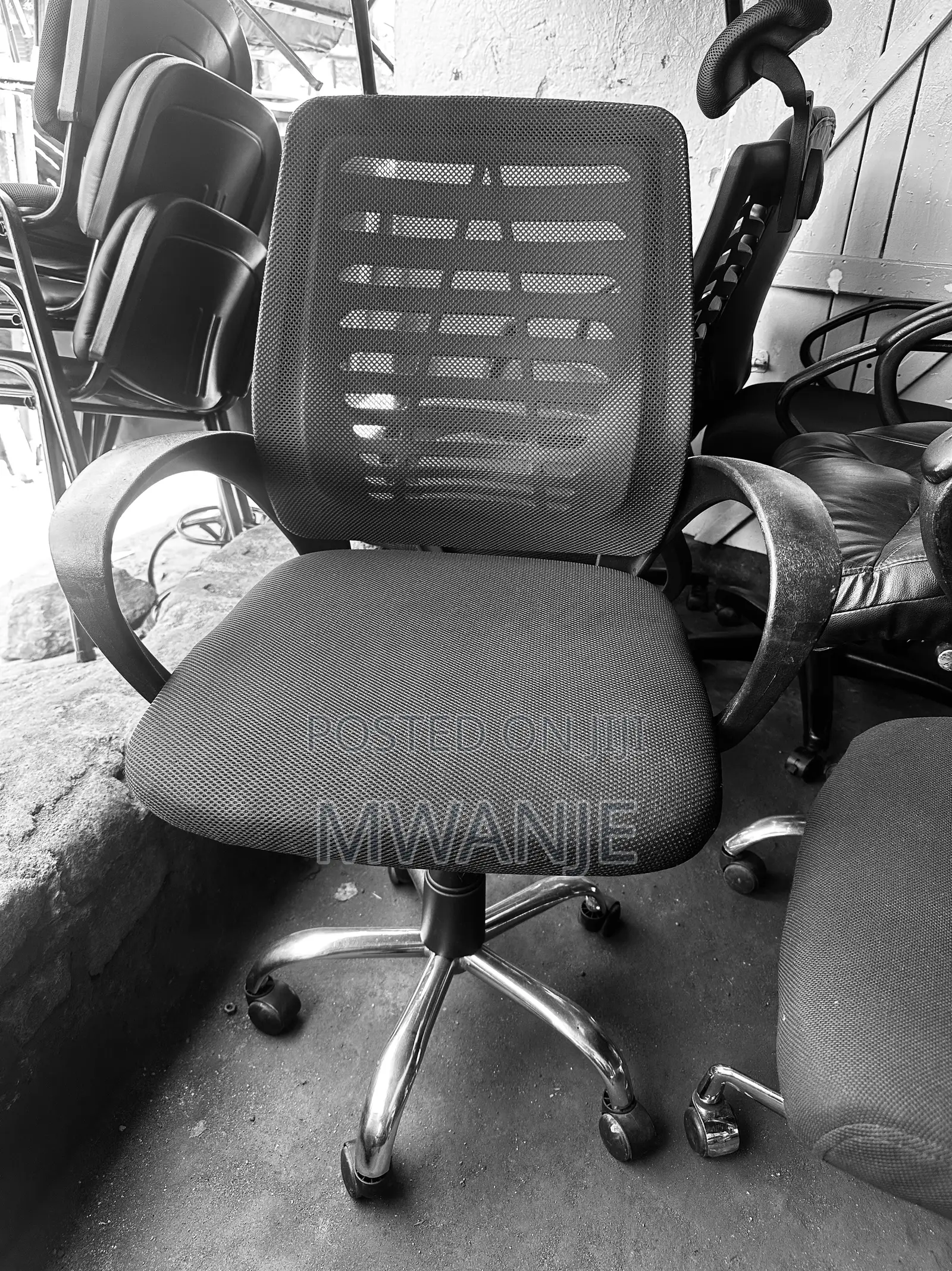 Black and Black Office Chair