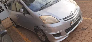 Toyota Passo Sette 1.5 AWD 2009 Silver