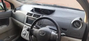 Toyota Passo Sette 1.5 AWD 2009 Silver