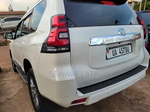 Toyota Land Cruiser Prado 2.8 2017 White