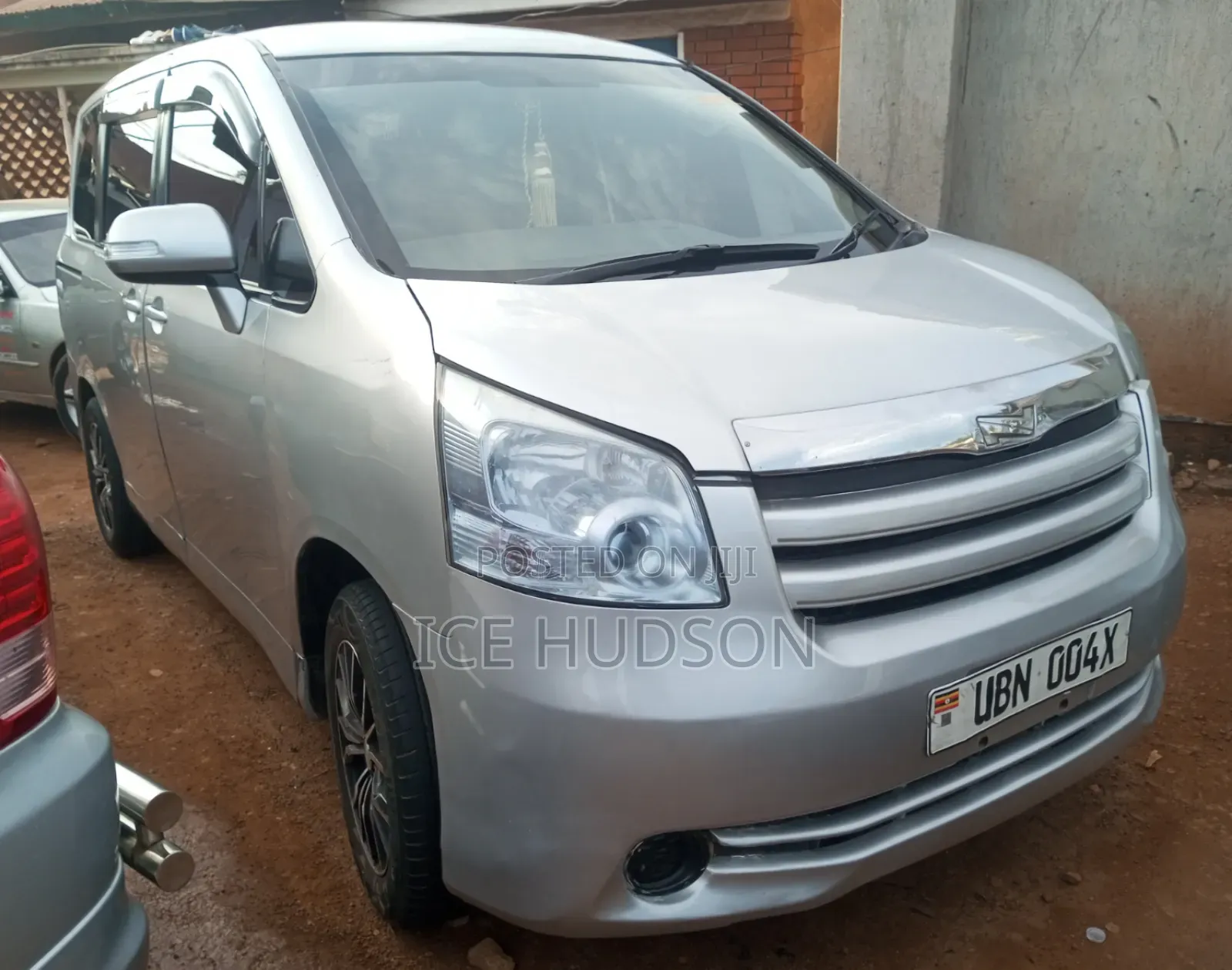 Toyota Noah 2010 Gray