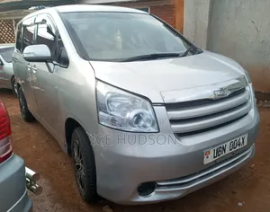 Toyota Noah 2010 Gray