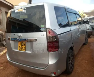Toyota Noah 2010 Gray