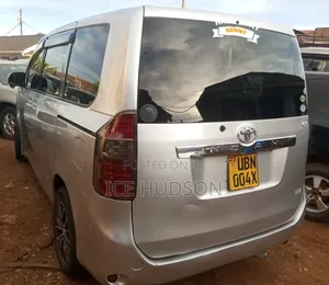 Toyota Noah 2010 Gray