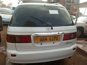 Toyota Ipsum 2000 White