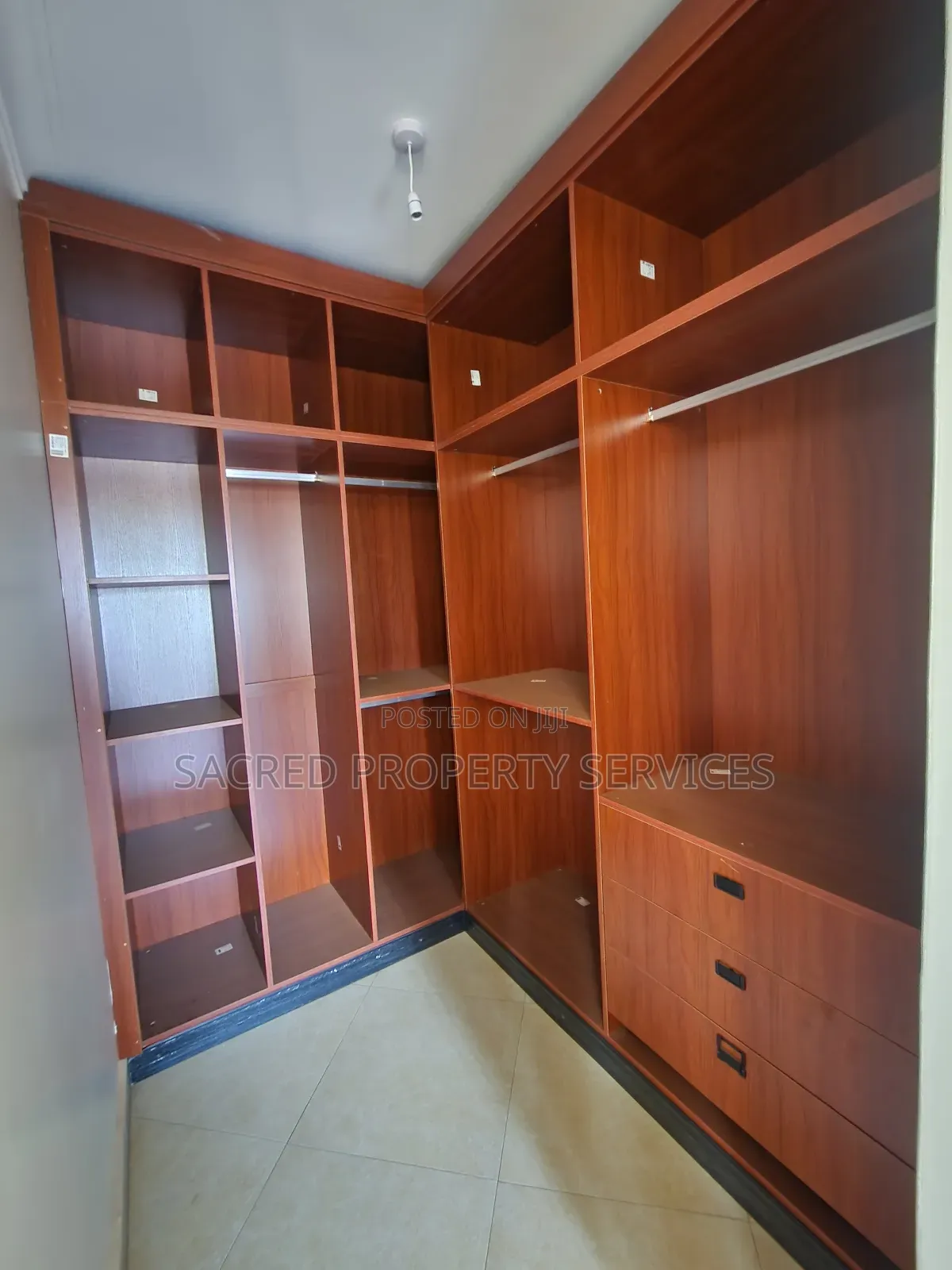 3bdrm Apartment in Buwate, Kira for rent