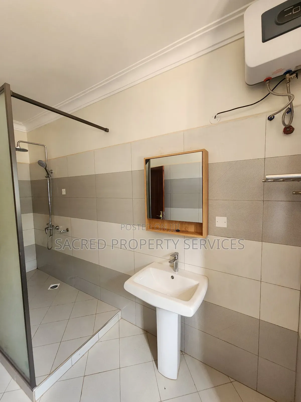 3bdrm Apartment in Buwate, Kira for rent